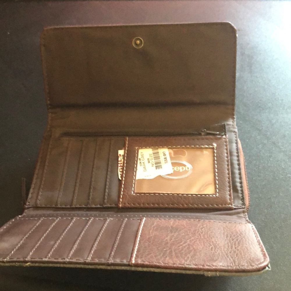 Beautiful wallets!!🌺 - Picture 6 of 8